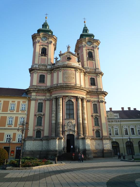 Relax Apartman Eger Exterior photo