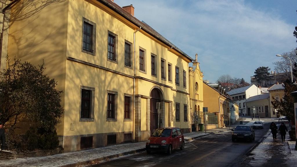 Relax Apartman Eger Exterior photo